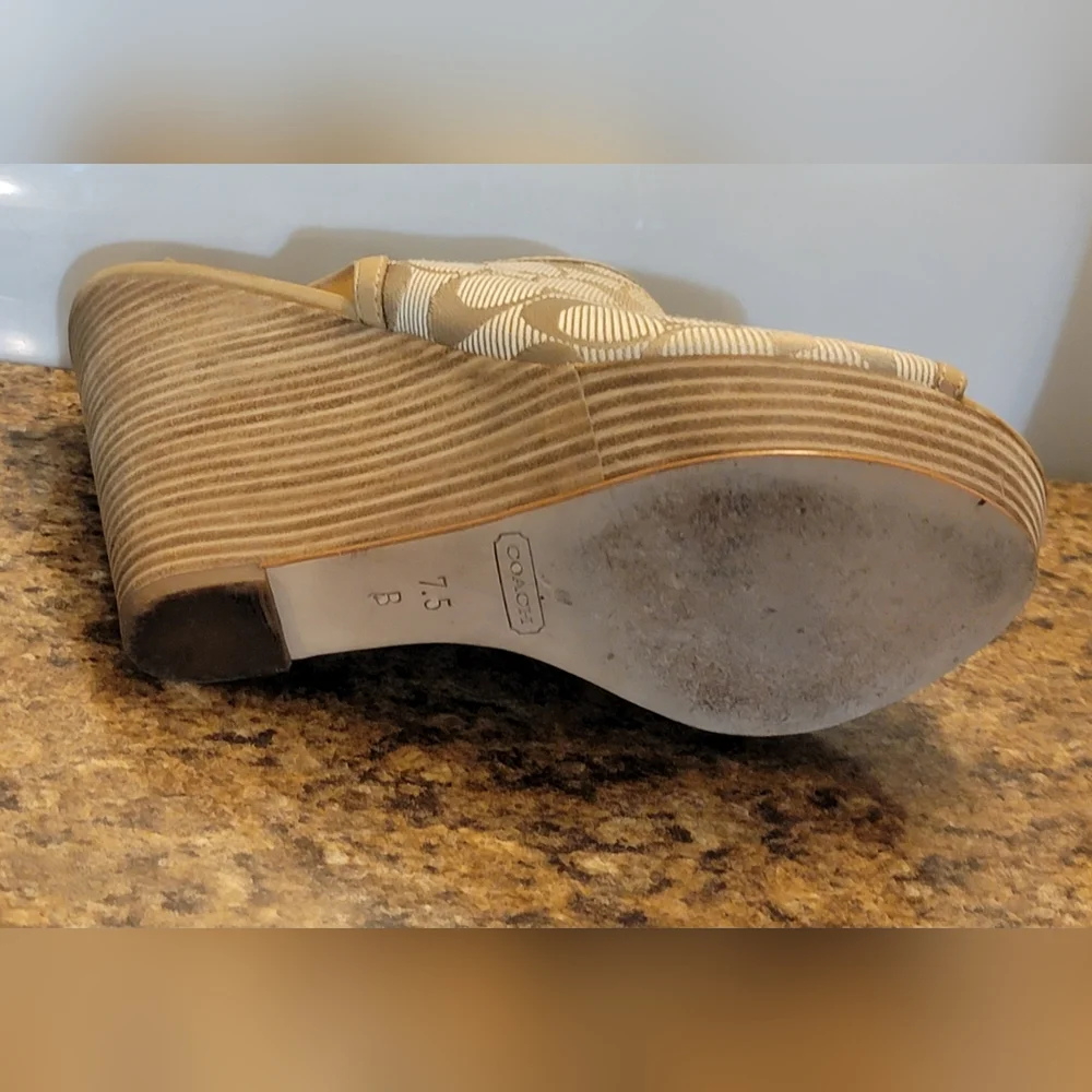 Coach Janet Signature Tan Light Khaki Sand Wedge Sandals A8186 Size 7.5 Women's - Picture 6 of 8